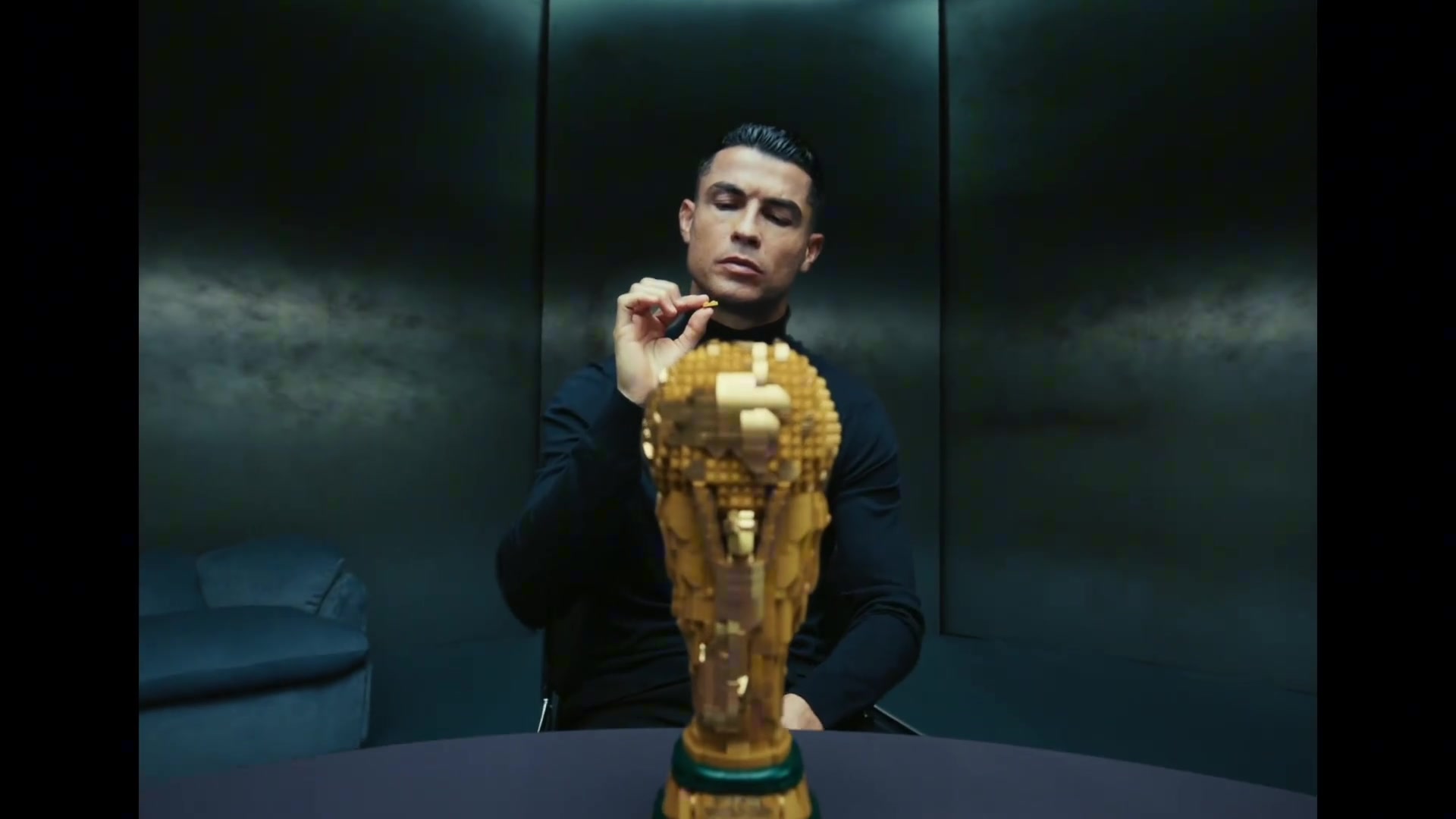 五星体育官网-世纪广告！社媒发帖广告费：C罗343万刀 梅西259万 姆巴佩85.2万