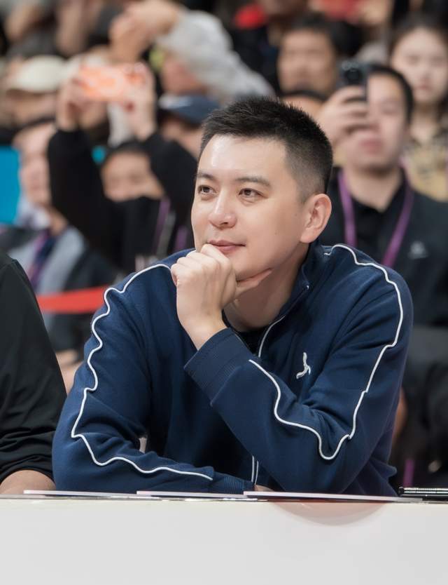 五星体育官网-真不讲情面！杨鸣点评北京男篮，直言仍未展现冠军相，高看上海队